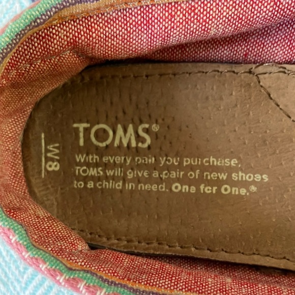 Toms size 8 women’s Colorful Striped Canvas Slip-Ons - fair condition - Picture 2 of 15
